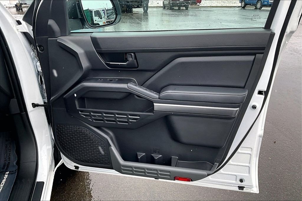 2025 Toyota Tacoma SR5 - Photo 24