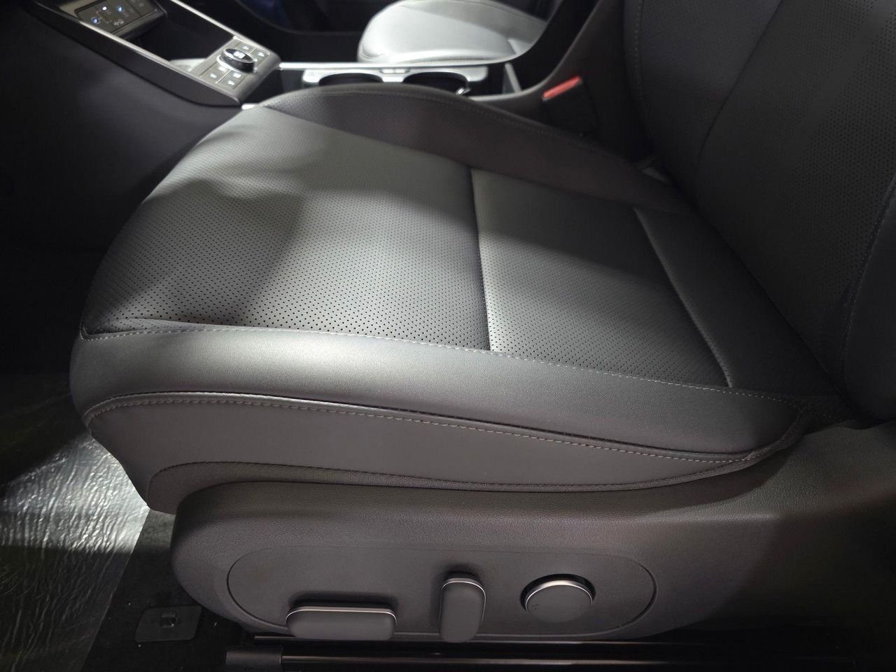 New 2026 Cyber Gray Metallic Hyundai Limited FWD image 24