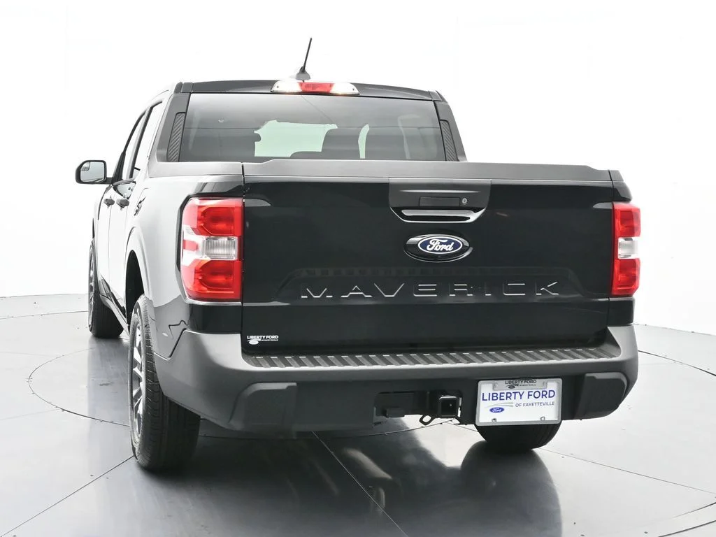 New 2025 Shadow Black Ford XLT image 9