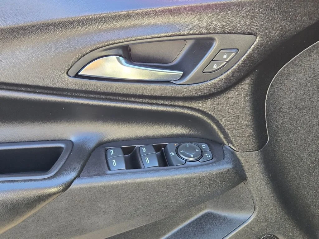 Used 2019 SILVER ICE METALLIC Chevrolet LT image 17