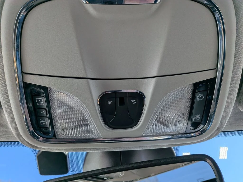 Used 2021 Silver Jeep Trailhawk image 20