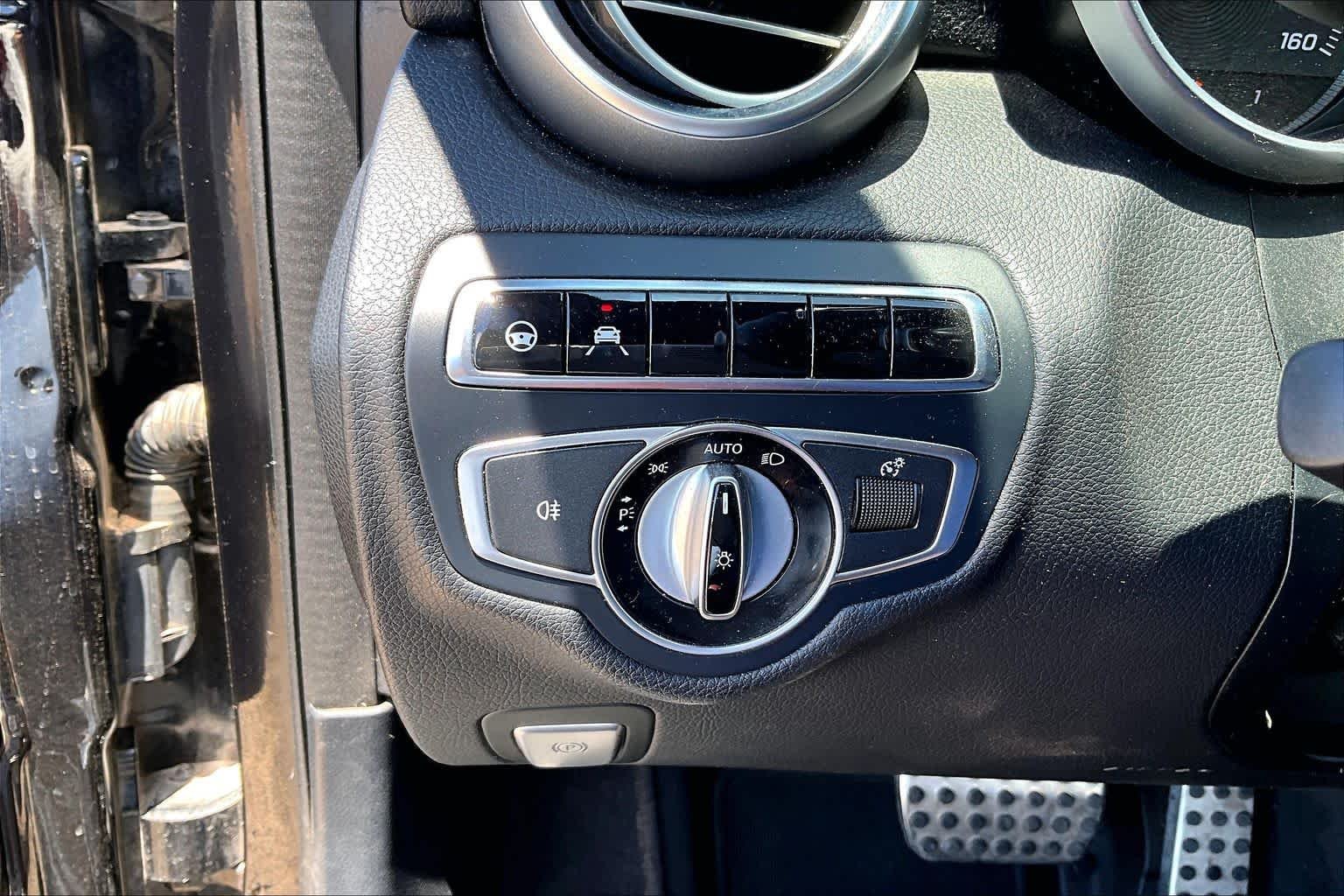Used 2017 Obsidian Black Metallic Mercedes-Benz C 300 image 31