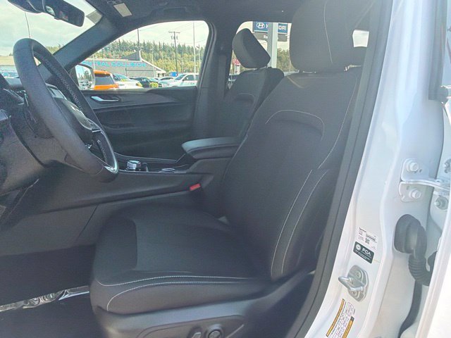 New 2026 Bright White Clear-Coat Exterior Paint Jeep Laredo X image 20