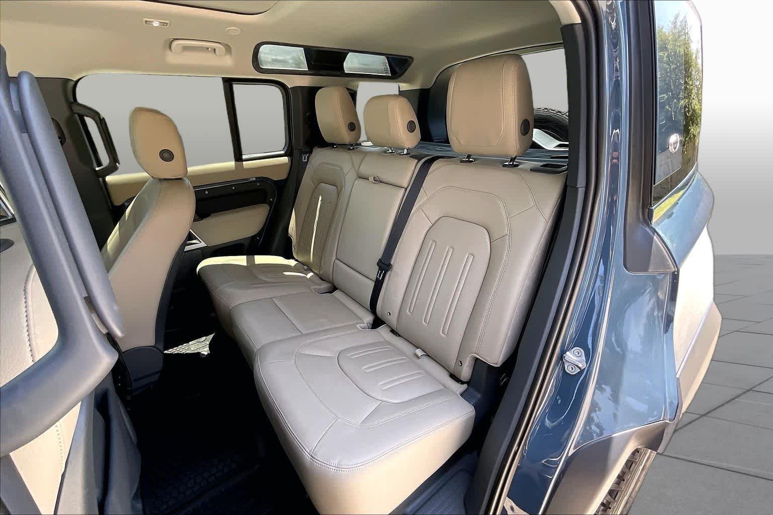 Used 2021 Tasman Blue Metallic Land Rover SE image 19