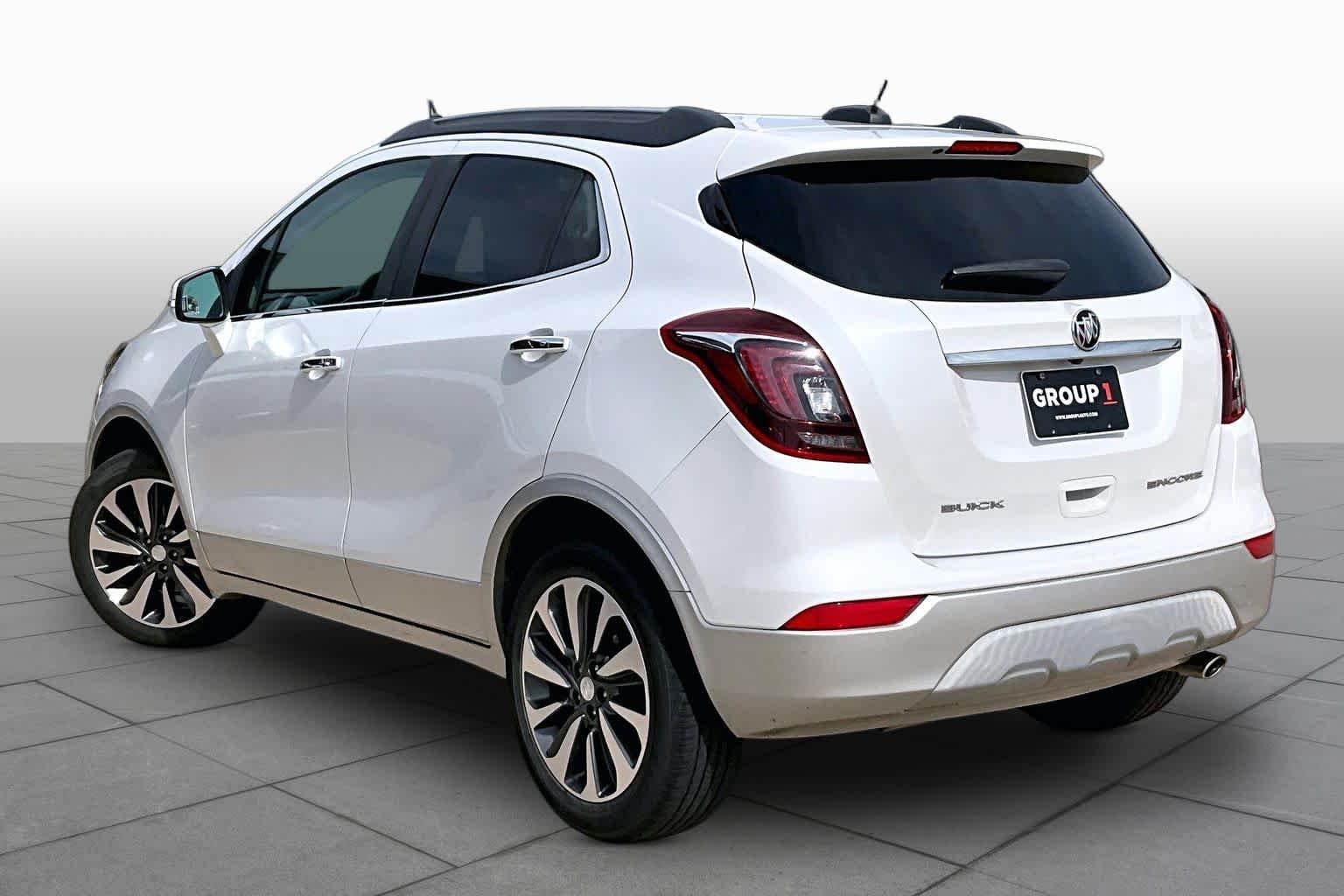 Used 2017 White Frost Tricoat Buick Preferred II image 12