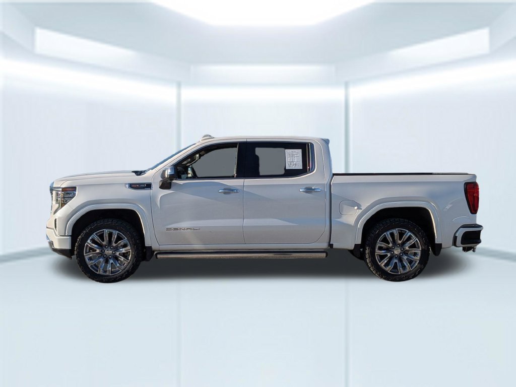 Used 2024 White GMC Denali image 2