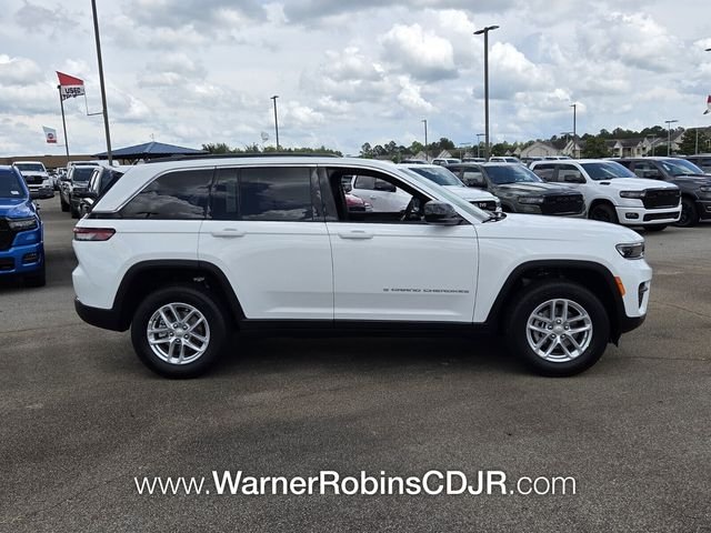 New 2026 Bright White Clear-Coat Exterior Paint Jeep Laredo image 14
