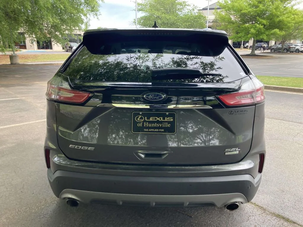 Used 2019 Gray Ford SEL image 3