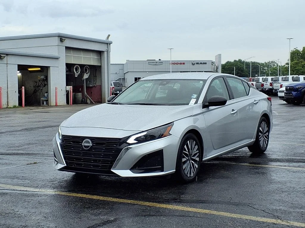 Used 2024 Nissan Altima SV with VIN 1N4BL4DV2RN374127 for sale in Kansas City