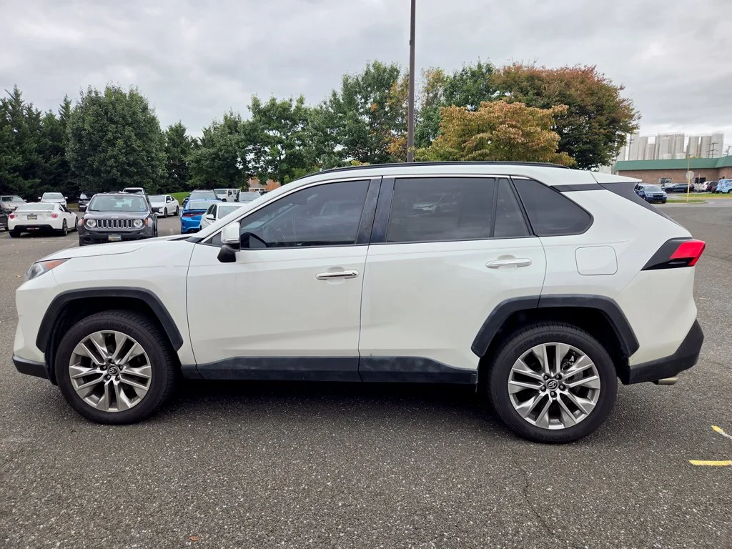 Used 2019  Toyota Limited image 4