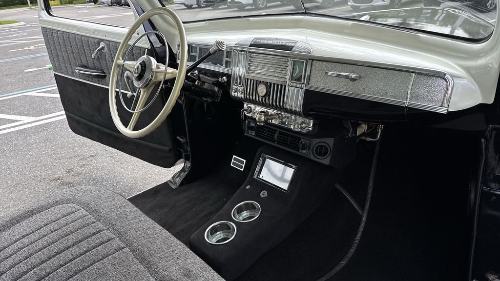 2022 Chrysler Voyager LX - Photo 34