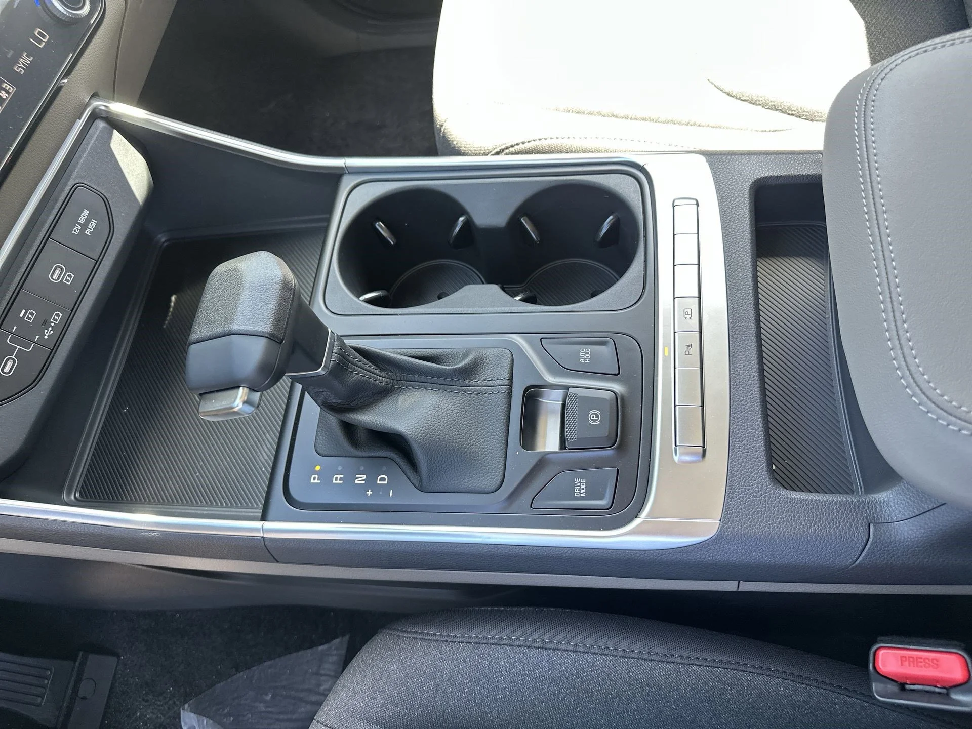 New 2026 Snow White Pearl Kia LX image 21