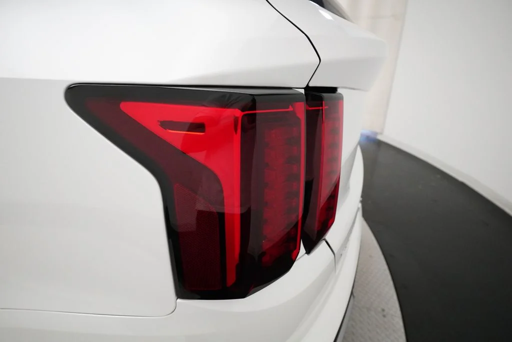 Used 2023 White Kia EX image 33