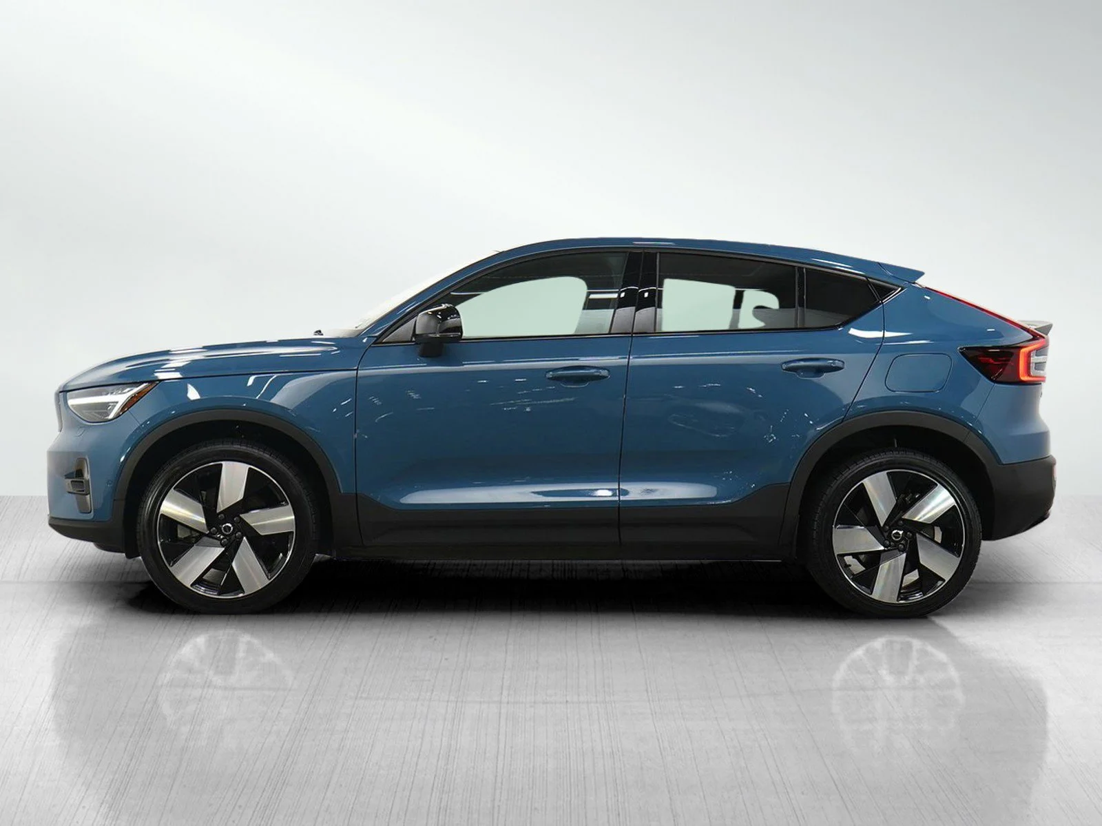 Used 2023 Volvo C40 Ultimate with VIN YV4ED3GM0P2045536 for sale in Wayzata, MN