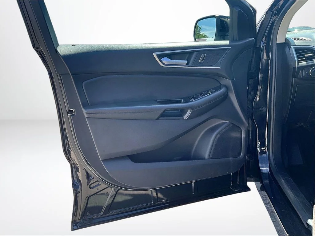 Used 2019 Black Ford SEL image 23