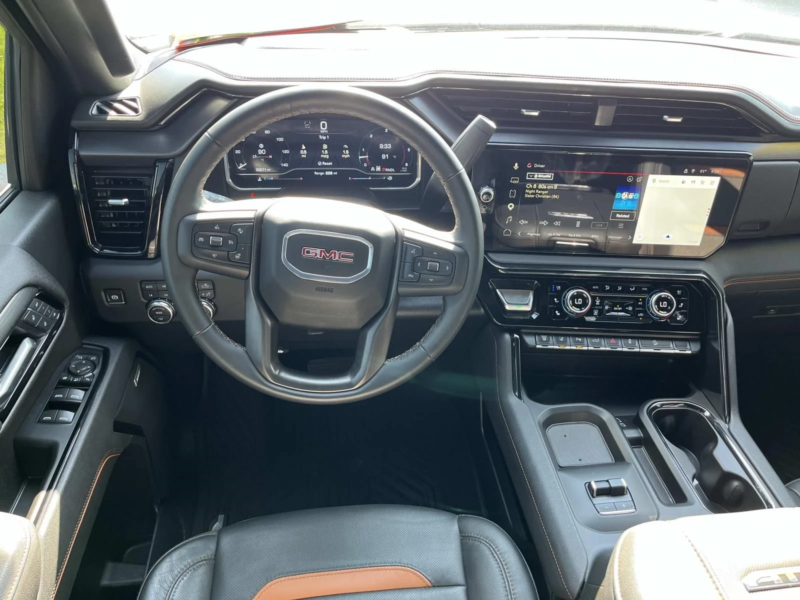 Used 2025 White GMC AT4 image 13