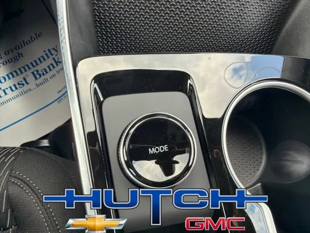 New 2027 Summit White Chevrolet LT image 30