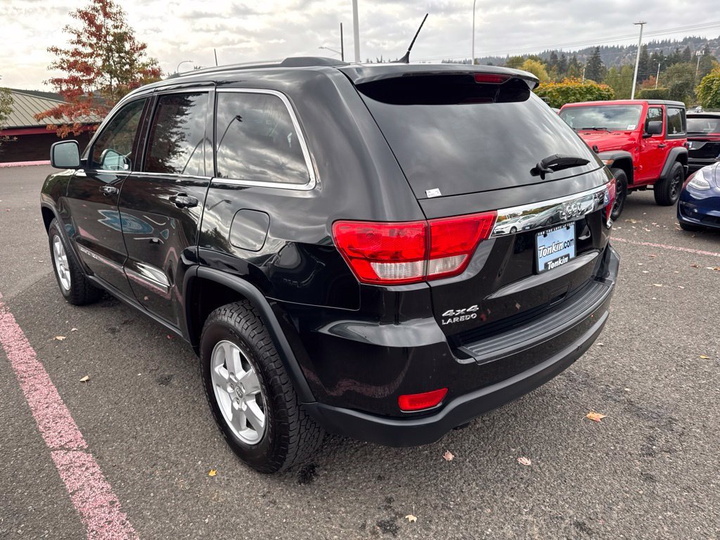 Used 2013 Brilliant Black Crystal Pearlcoat Jeep Laredo image 6
