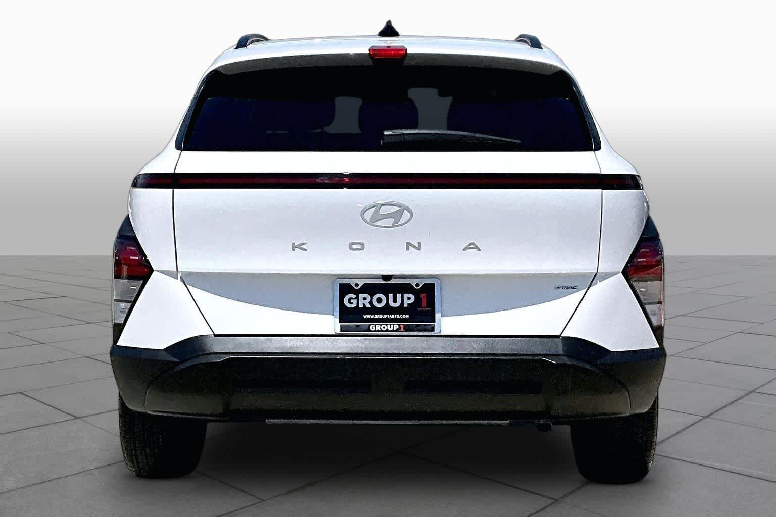 Used 2025 Atlas White Hyundai SEL image 10