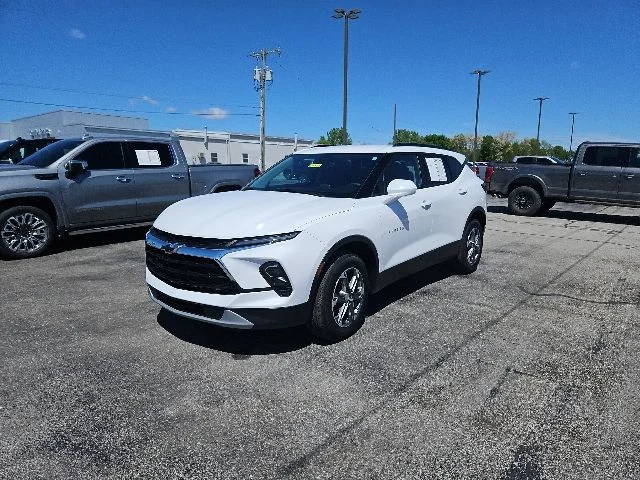 Used 2024 White Chevrolet LT image 26