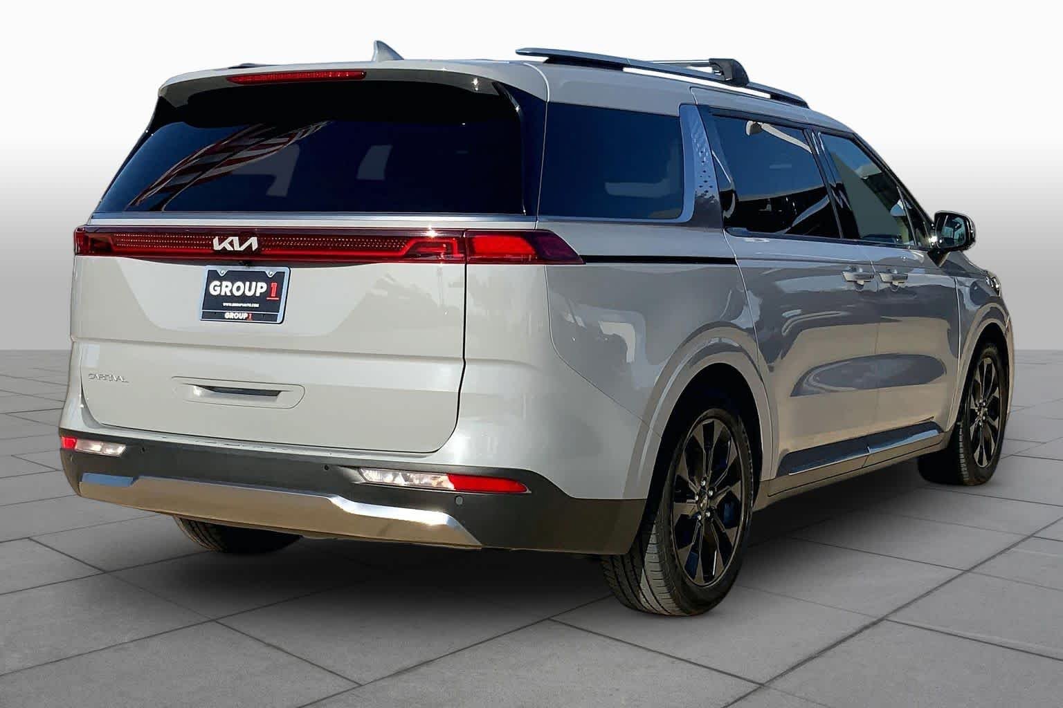 Used 2024 Ceramic Silver Kia SX Prestige image 12