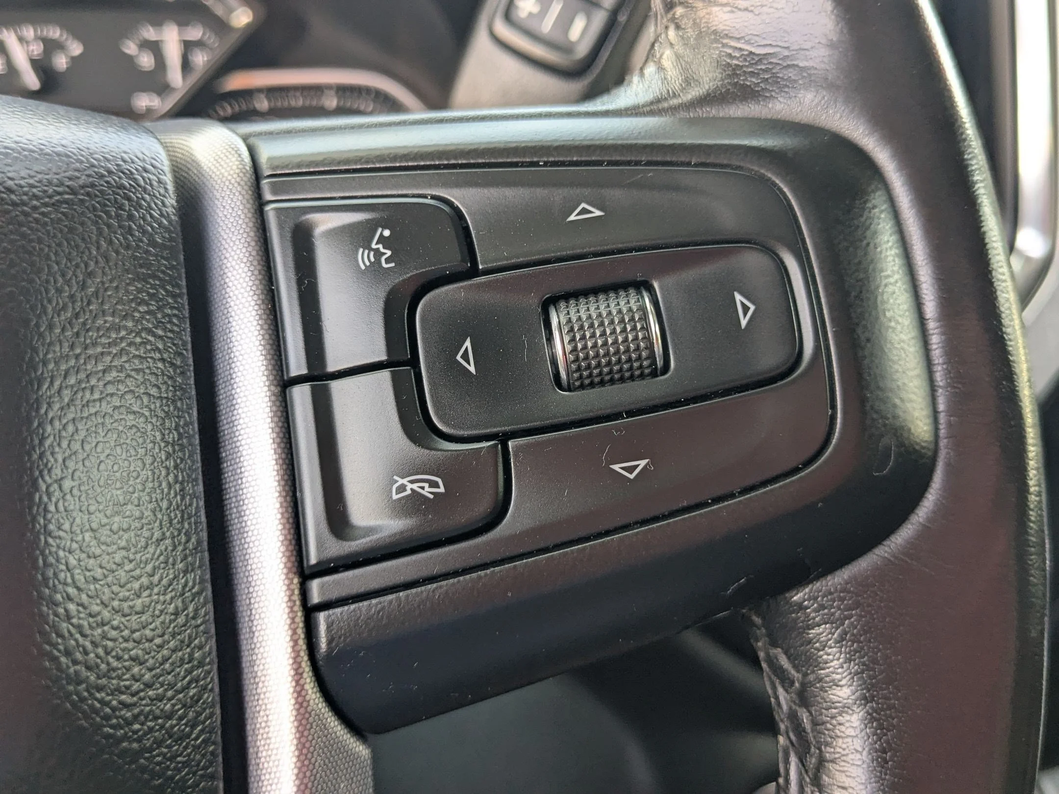 Used 2021 Quicksilver Metallic GMC Elevation image 19