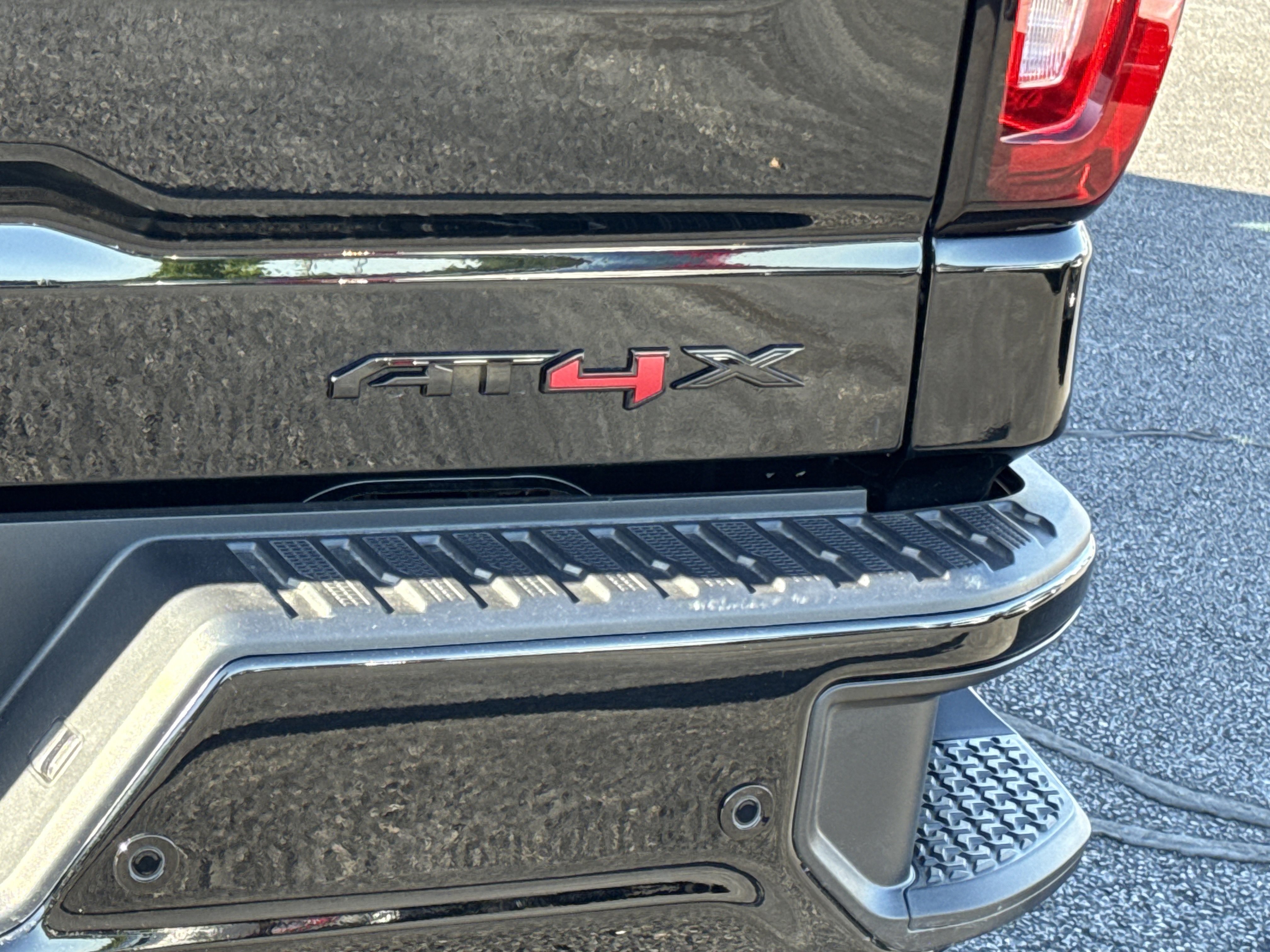2026 GMC Sierra 1500 AT4X - Photo 10