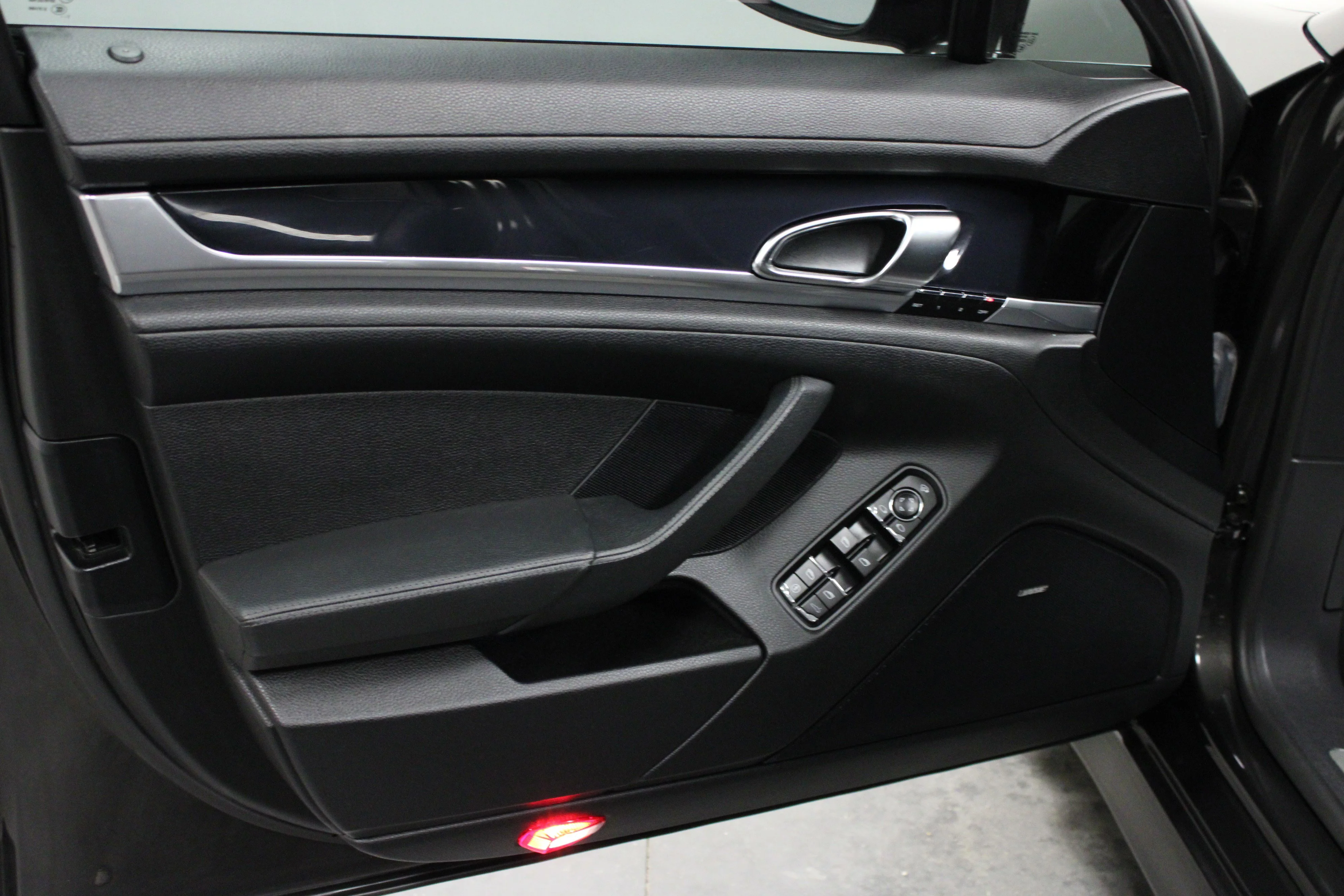Used 2012 Carbon Grey Metallic Porsche 4 image 11