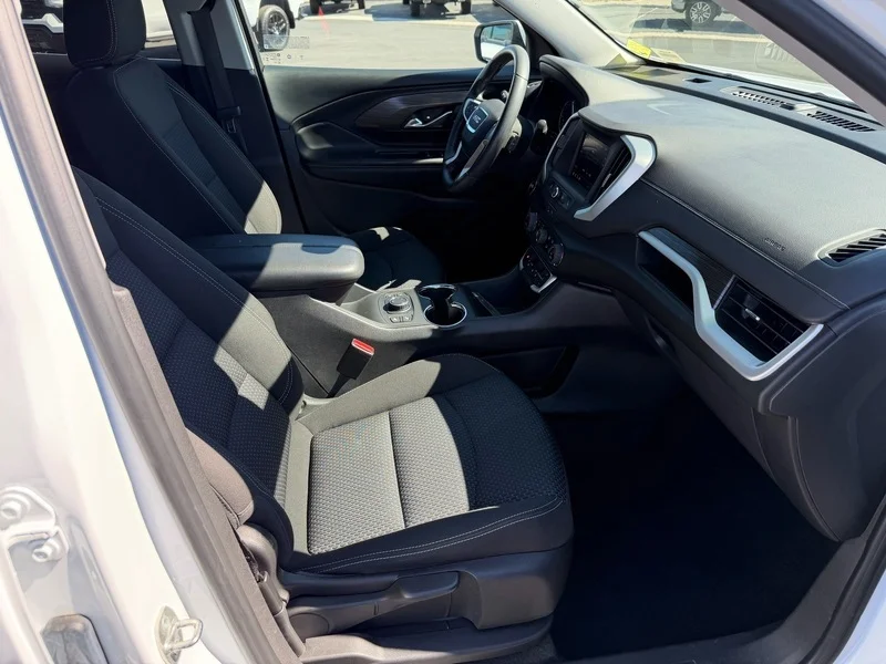 Used 2023 SUMMIT WHITE GMC SLE image 19