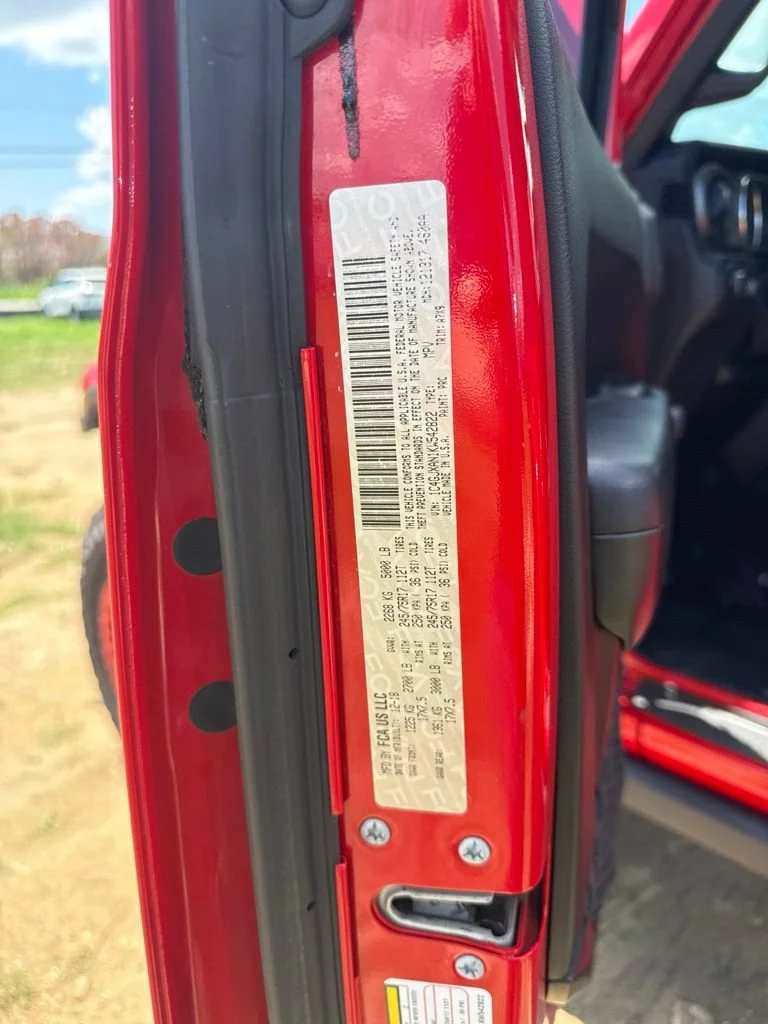 Used 2019  Jeep Sport image 29