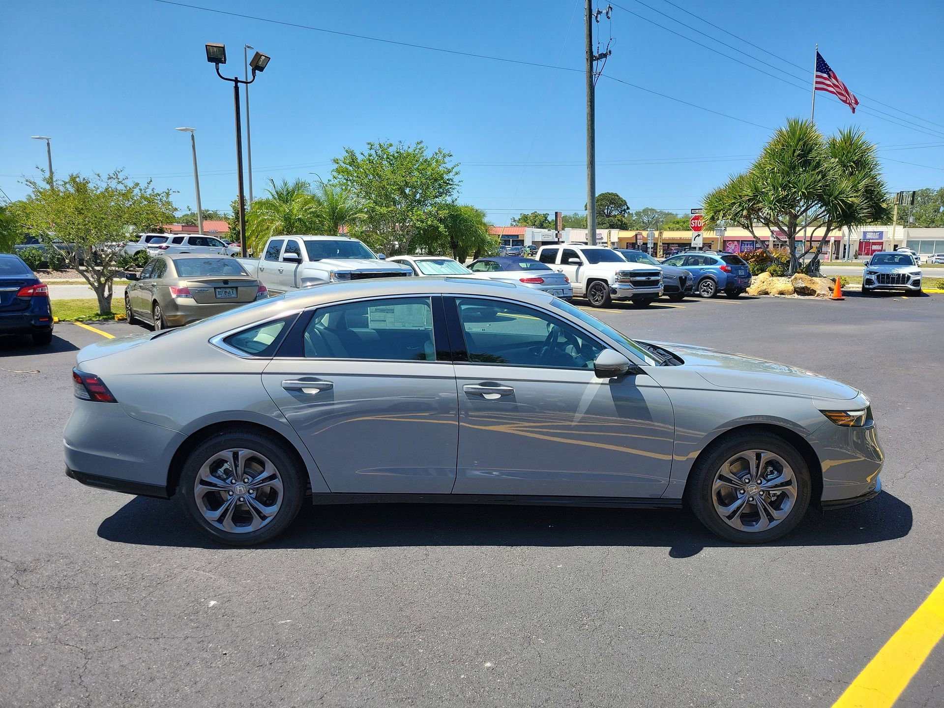 New 2026 Urban Gray Pearl Honda EX-L image 5