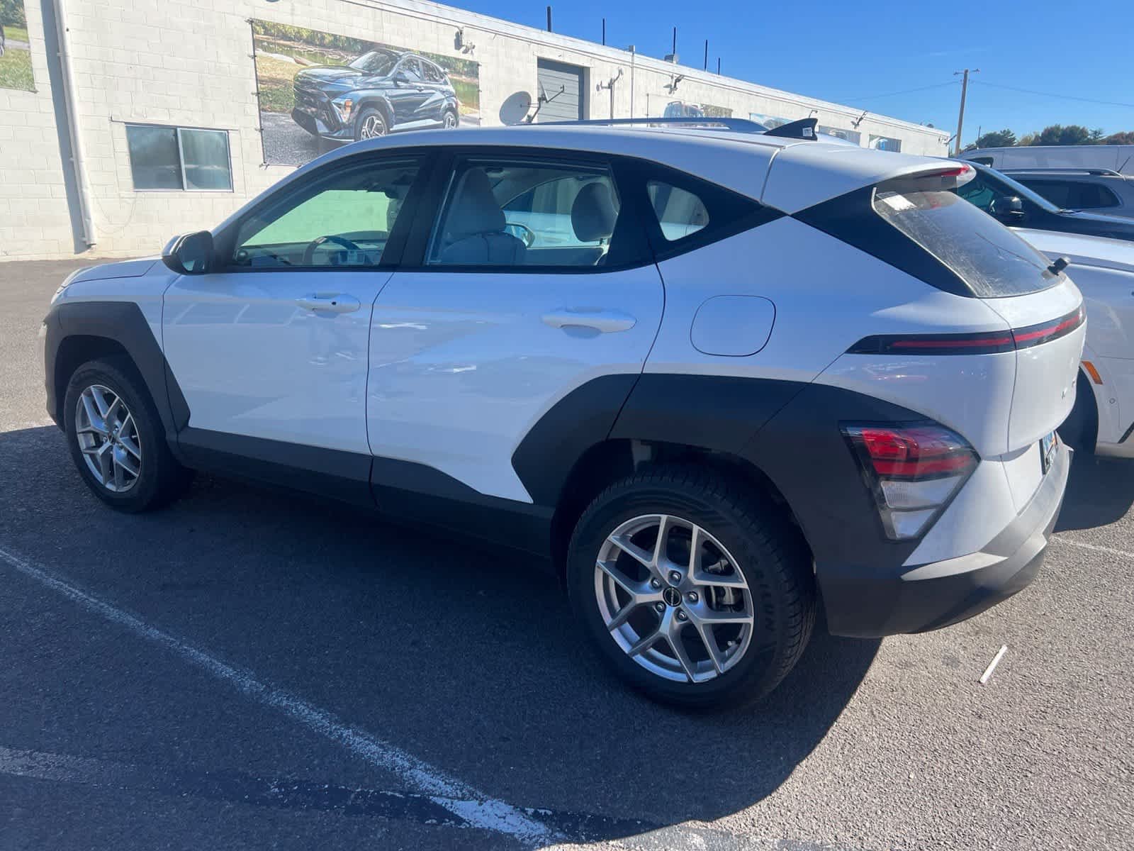 Certified Used 2025 Atlas White Hyundai SE image 2