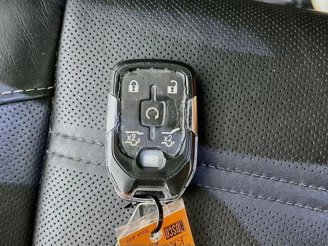 Used 2019 Silver GMC Denali image 33
