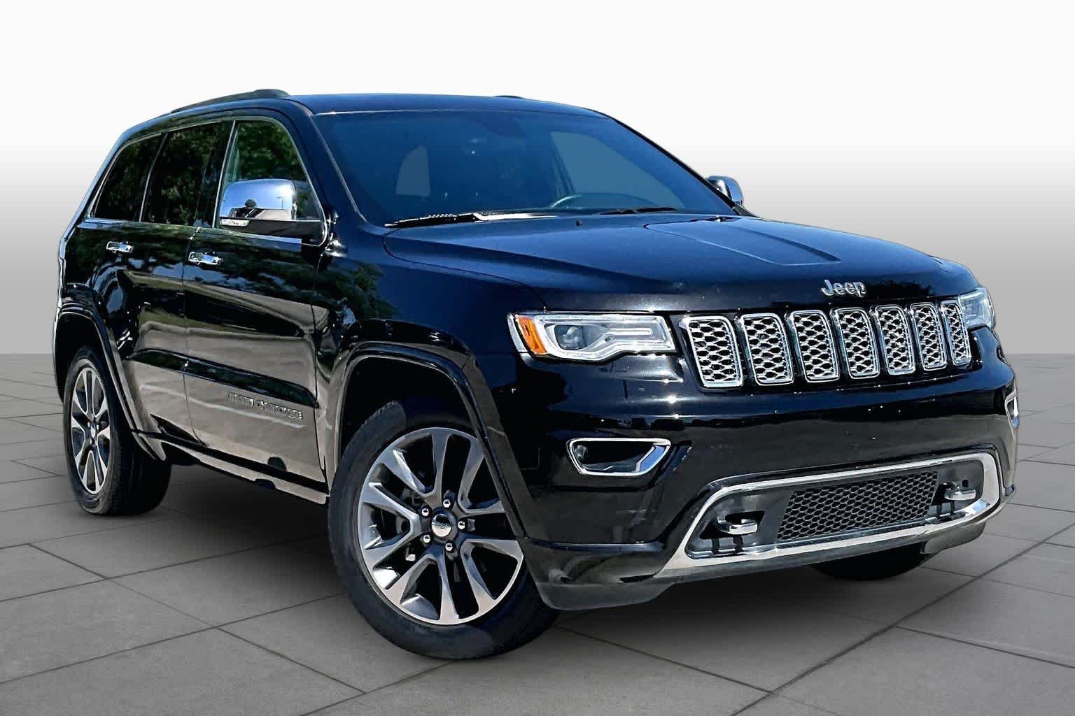 Used 2018 Diamond Black Crystal Pearlcoat Jeep Overland image 3