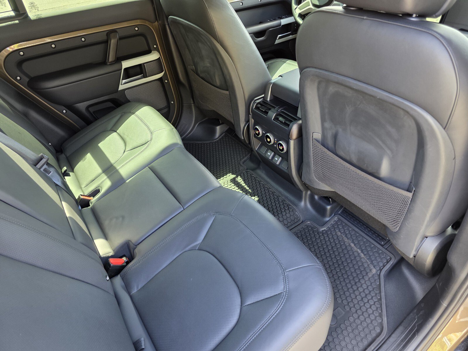Certified Used 2024 Gondwana Stone Metallic Land Rover SE image 27