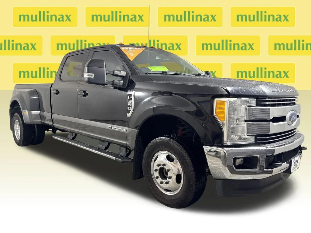 Used 2017  Ford Lariat image 1