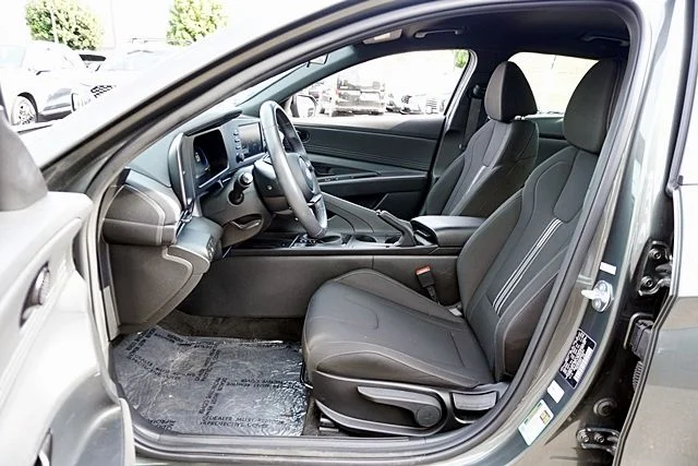 Used 2025 Gray Hyundai SEL Sport image 12