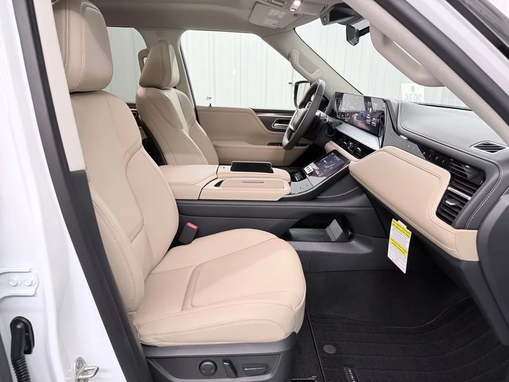 Used 2026 White INFINITI PURE image 48