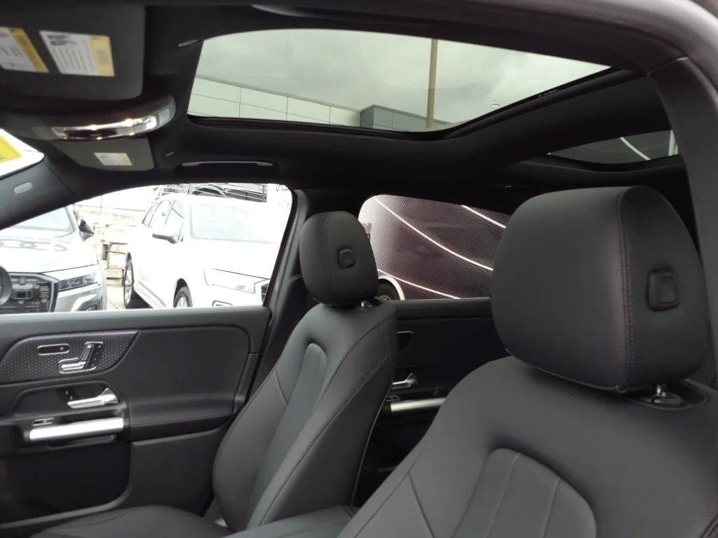 Used 2025 Mountain Grey Met Mercedes-Benz GLA 250 image 11