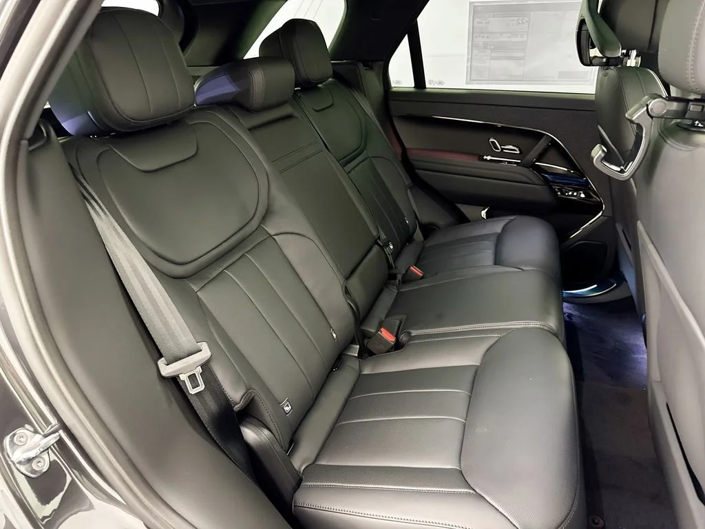 New 2026 Carpathian Grey Land Rover Dynamic SE image 29