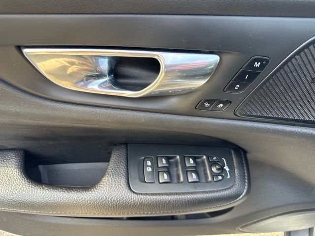 Used 2021 Gray Volvo T5 Inscription image 23