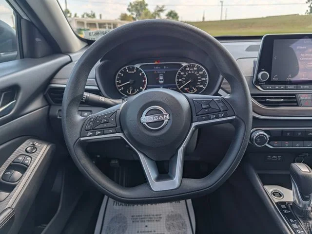 Used 2025 Silver Nissan 2.5 SV image 14