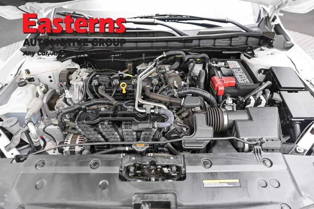 Used 2025 White Nissan 2.5 SV image 7