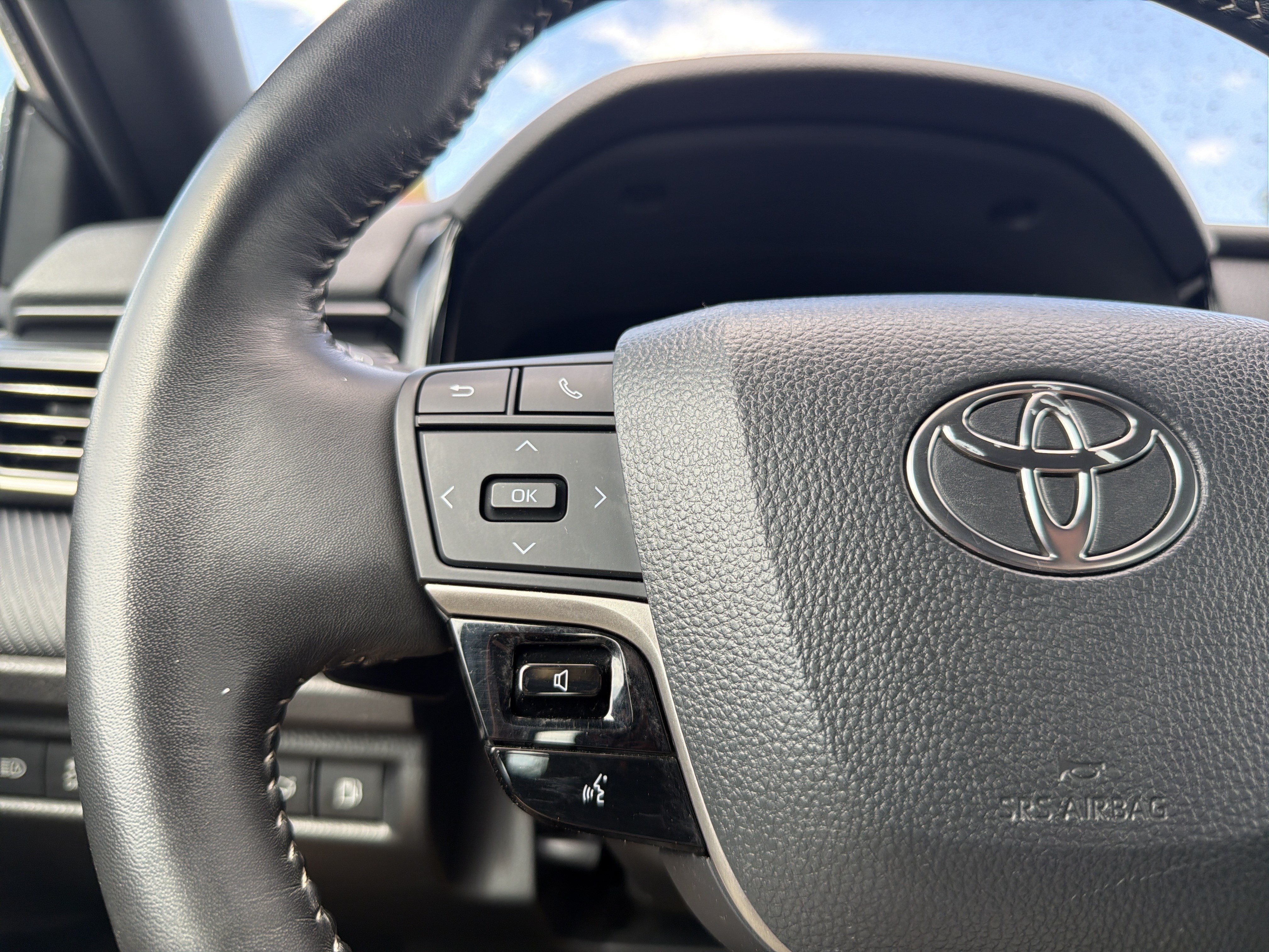 Certified Used 2025 Heavy Metal Toyota SE image 9