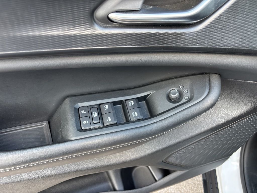 Used 2025 White Jeep Laredo X image 23