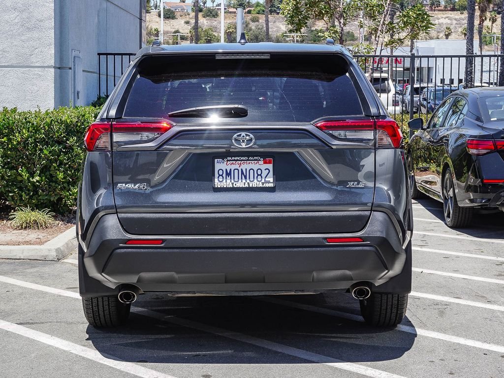 Used 2019 Gray Toyota XLE image 5