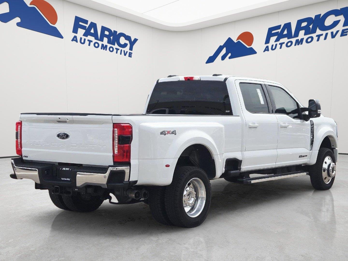 Used 2025 Oxford White Ford LARIAT image 5