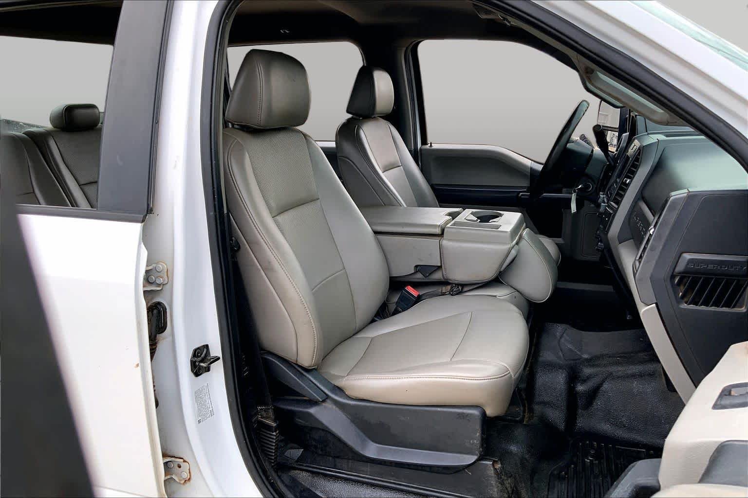 Pre-Owned 2020 Ford Super Duty F-350 DRW Chassis Cab XL