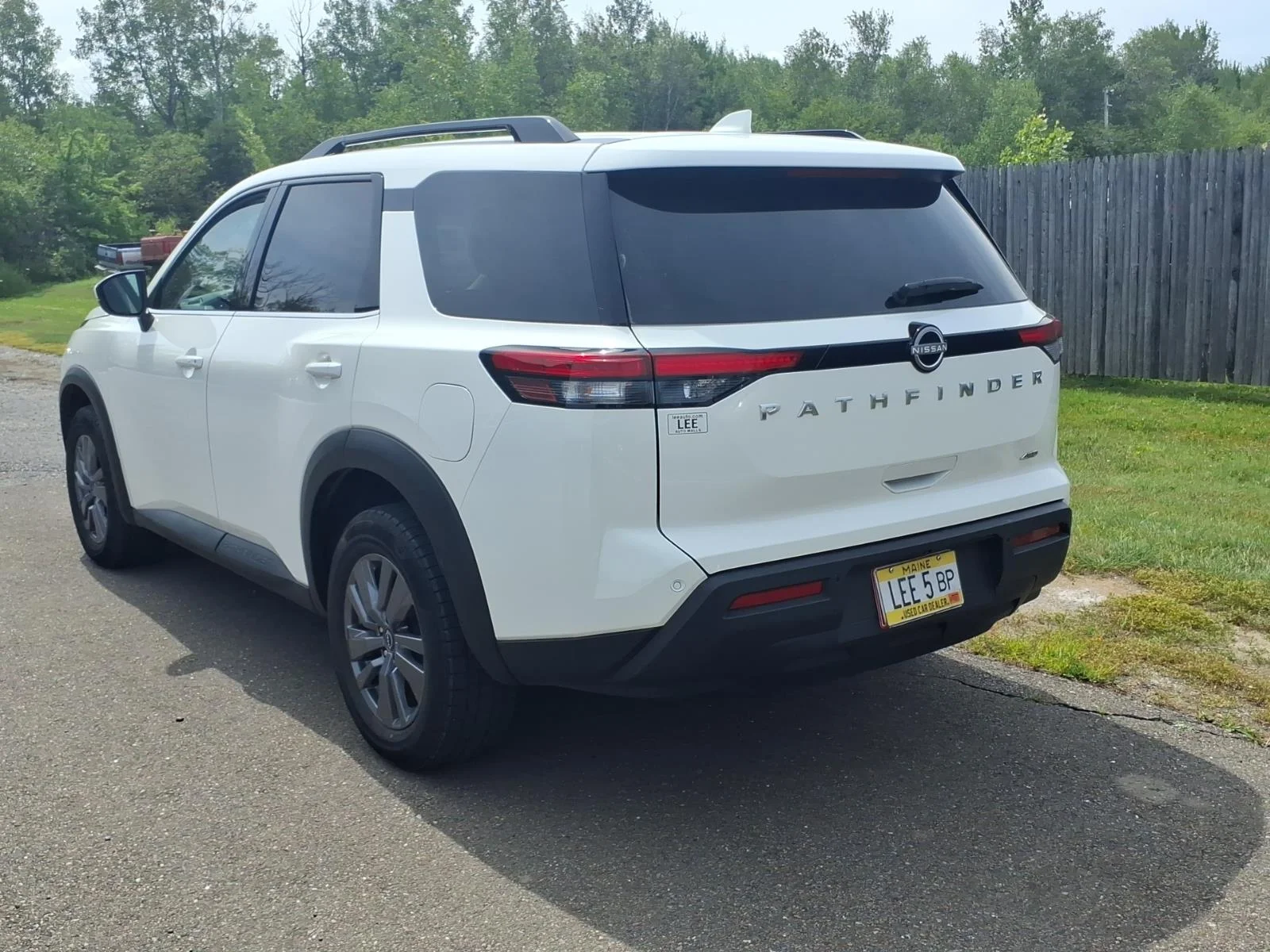 Used 2025 Glacier White Nissan SV image 7