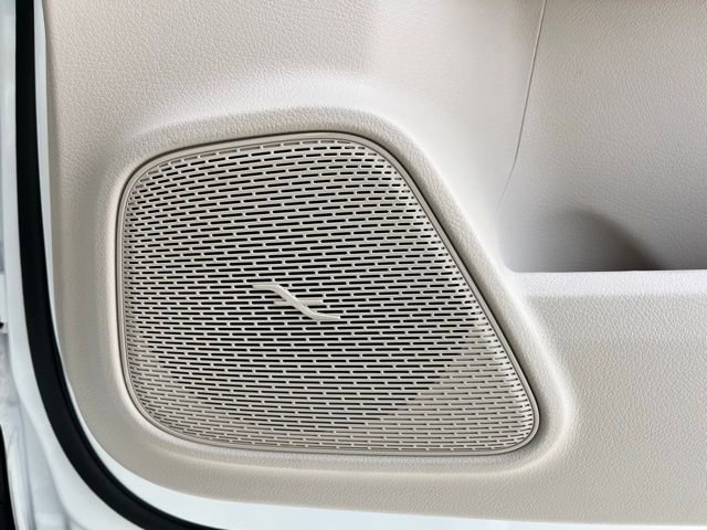 New 2026 Polar White Mercedes-Benz GLB 250 image 52